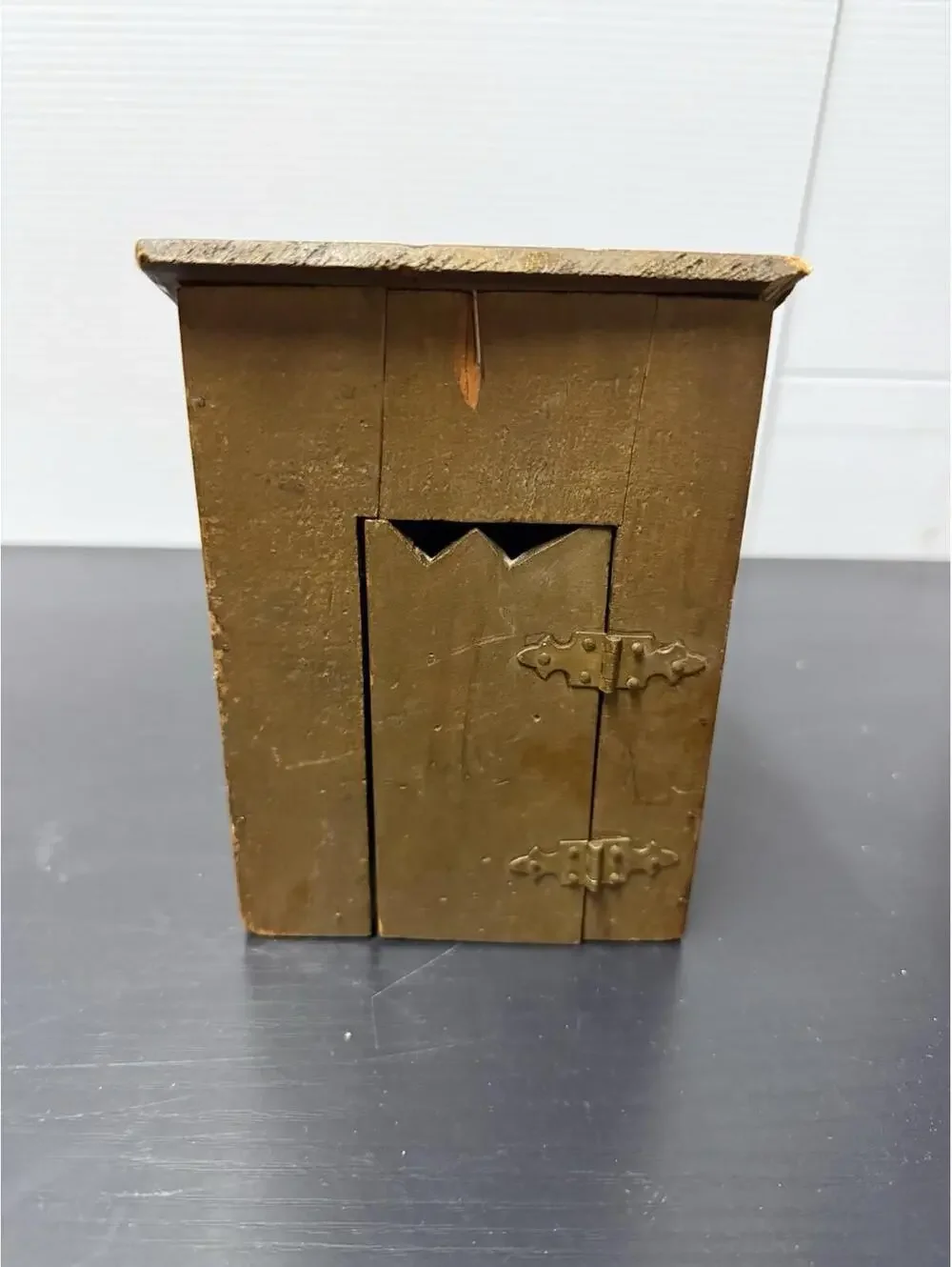 Vintage Wooden Outhouse Cigarette Dispenser Holder Novelty Rustic Bathroom Decor